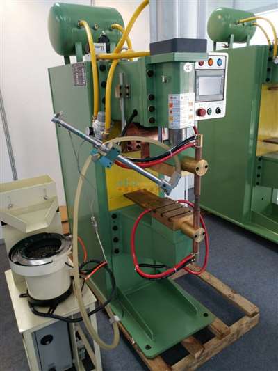 螺母输送机与电焊切割设备 驱动汽车制造业高效与精准的双引擎